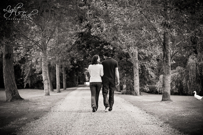 s20120703191301-2 couple walking away